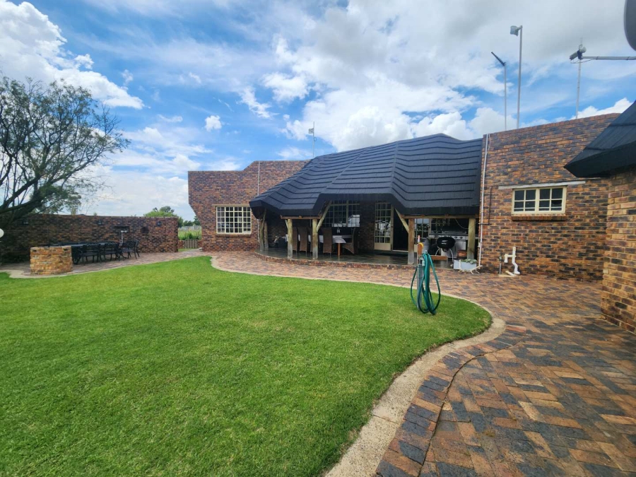 5 Bedroom Property for Sale in Oranjeville Free State
